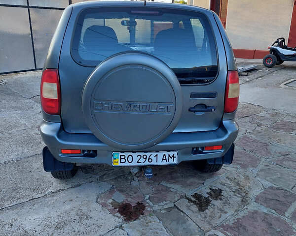Сірий Шевроле Нива, об'ємом двигуна 1.69 л та пробігом 155 тис. км за 5200 $, фото 1 на Automoto.ua