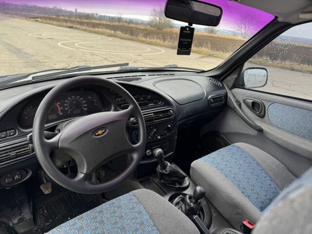 Серый Шевроле Нива, объемом двигателя 1.7 л и пробегом 119 тыс. км за 3150 $, фото 2 на Automoto.ua