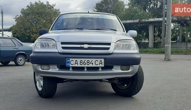 Сірий Шевроле Нива, об'ємом двигуна 1.69 л та пробігом 257 тис. км за 4300 $, фото 3 на Automoto.ua