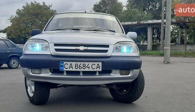 Сірий Шевроле Нива, об'ємом двигуна 1.69 л та пробігом 257 тис. км за 4300 $, фото 2 на Automoto.ua
