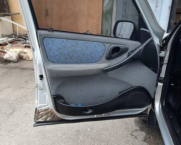 Серый Шевроле Нива, объемом двигателя 1.7 л и пробегом 344 тыс. км за 3100 $, фото 11 на Automoto.ua