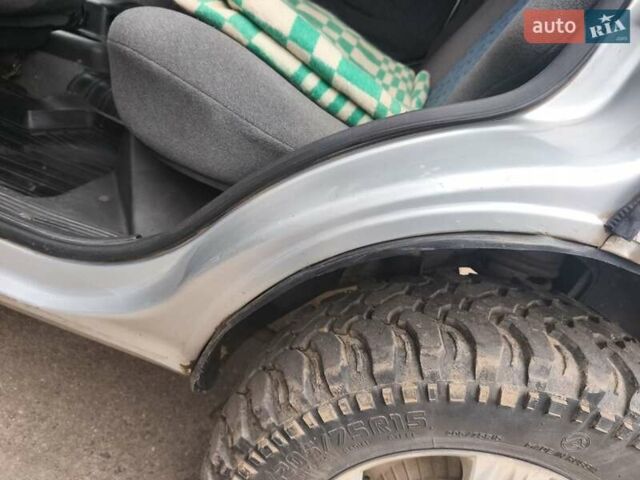 Серый Шевроле Нива, объемом двигателя 1.69 л и пробегом 140 тыс. км за 4000 $, фото 6 на Automoto.ua
