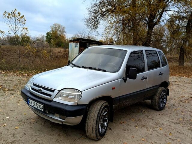 Сірий Шевроле Нива, об'ємом двигуна 1.7 л та пробігом 242 тис. км за 2400 $, фото 1 на Automoto.ua