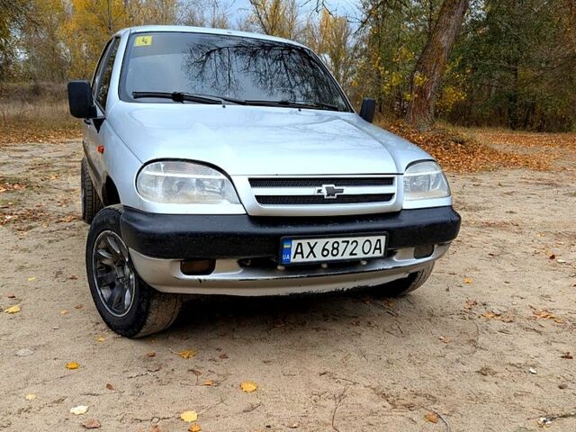 Сірий Шевроле Нива, об'ємом двигуна 1.7 л та пробігом 242 тис. км за 2400 $, фото 2 на Automoto.ua