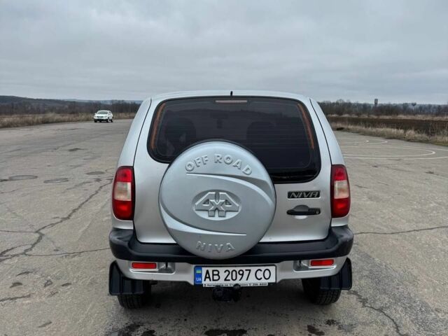 Серый Шевроле Нива, объемом двигателя 1.7 л и пробегом 119 тыс. км за 3150 $, фото 3 на Automoto.ua