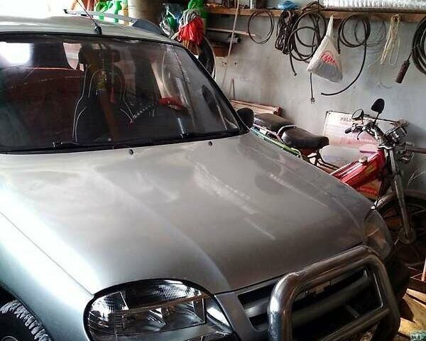 Сірий Шевроле Нива, об'ємом двигуна 1.7 л та пробігом 250 тис. км за 5000 $, фото 2 на Automoto.ua