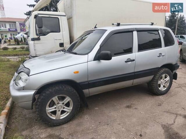 Серый Шевроле Нива, объемом двигателя 1.69 л и пробегом 140 тыс. км за 4000 $, фото 8 на Automoto.ua