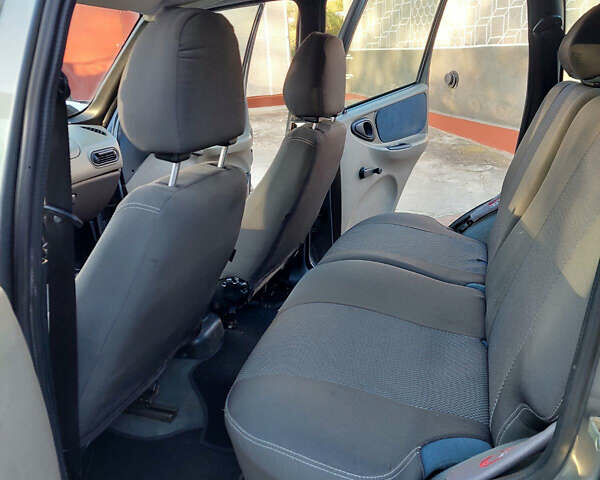 Сірий Шевроле Нива, об'ємом двигуна 1.69 л та пробігом 155 тис. км за 5200 $, фото 3 на Automoto.ua