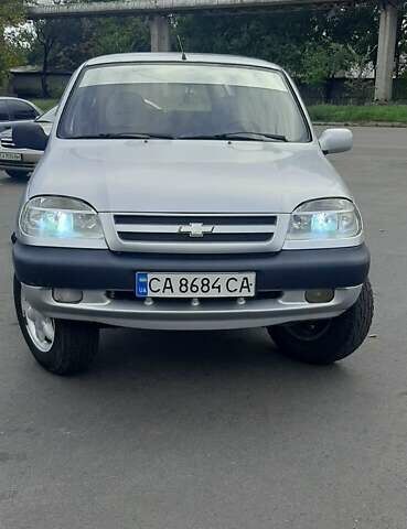 Сірий Шевроле Нива, об'ємом двигуна 1.69 л та пробігом 257 тис. км за 4300 $, фото 1 на Automoto.ua