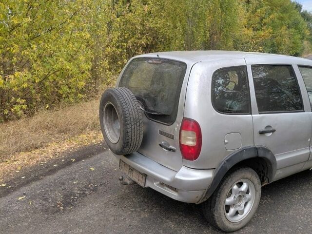Сірий Шевроле Нива, об'ємом двигуна 1.7 л та пробігом 230 тис. км за 1666 $, фото 3 на Automoto.ua