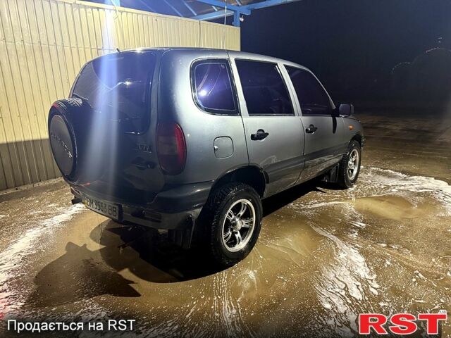 Сірий Шевроле Нива, об'ємом двигуна 1.7 л та пробігом 150 тис. км за 3850 $, фото 3 на Automoto.ua