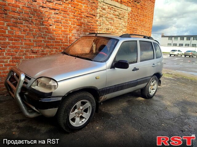 Сірий Шевроле Нива, об'ємом двигуна 1.7 л та пробігом 250 тис. км за 5000 $, фото 1 на Automoto.ua