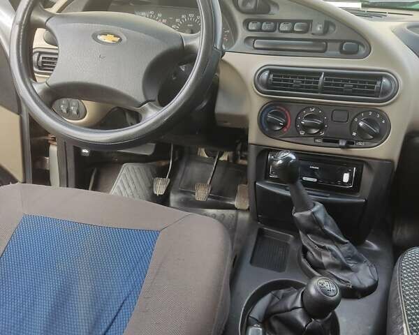 Серый Шевроле Нива, объемом двигателя 1.69 л и пробегом 226 тыс. км за 3700 $, фото 3 на Automoto.ua