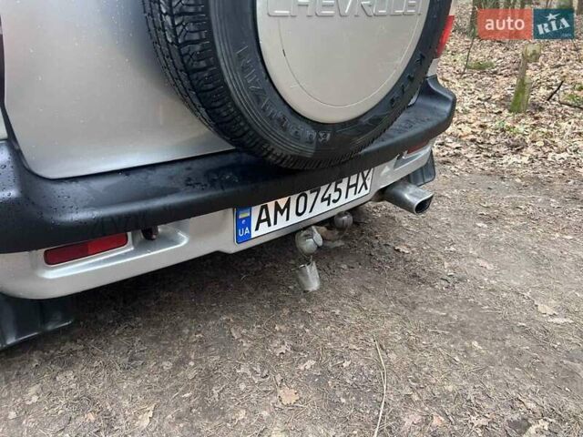 Серый Шевроле Нива, объемом двигателя 1.7 л и пробегом 215 тыс. км за 4100 $, фото 5 на Automoto.ua
