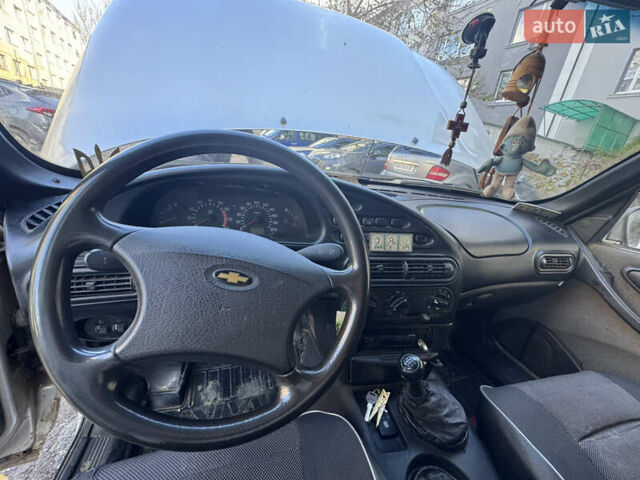 Серый Шевроле Нива, объемом двигателя 1.7 л и пробегом 340 тыс. км за 2700 $, фото 7 на Automoto.ua