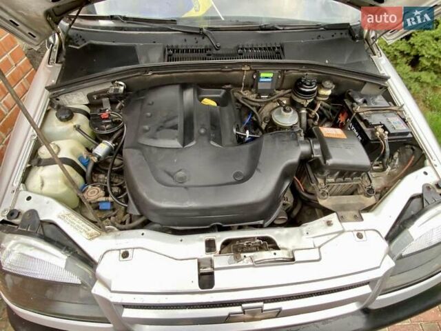 Сірий Шевроле Нива, об'ємом двигуна 1.7 л та пробігом 190 тис. км за 2700 $, фото 4 на Automoto.ua