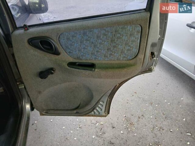 Серый Шевроле Нива, объемом двигателя 1.69 л и пробегом 148 тыс. км за 3500 $, фото 8 на Automoto.ua