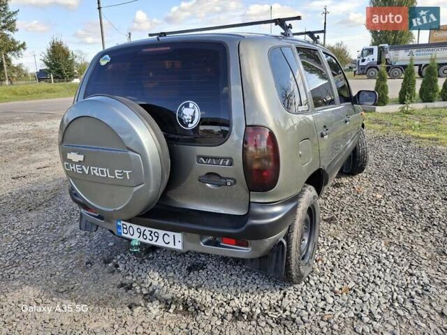 Серый Шевроле Нива, объемом двигателя 1.7 л и пробегом 161 тыс. км за 3000 $, фото 37 на Automoto.ua