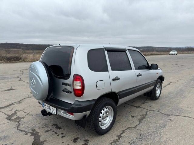 Серый Шевроле Нива, объемом двигателя 1.7 л и пробегом 119 тыс. км за 3150 $, фото 1 на Automoto.ua