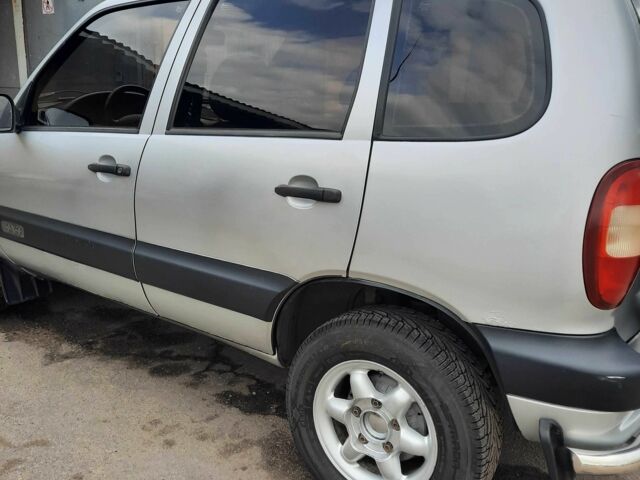 Сірий Шевроле Нива, об'ємом двигуна 1.7 л та пробігом 344 тис. км за 3100 $, фото 3 на Automoto.ua