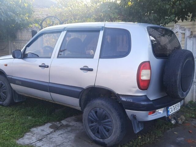 Серый Шевроле Нива, объемом двигателя 1.7 л и пробегом 137 тыс. км за 3600 $, фото 4 на Automoto.ua