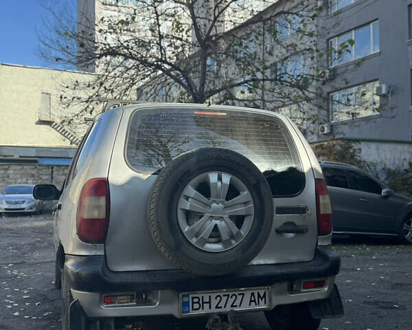 Серый Шевроле Нива, объемом двигателя 1.7 л и пробегом 340 тыс. км за 2700 $, фото 2 на Automoto.ua