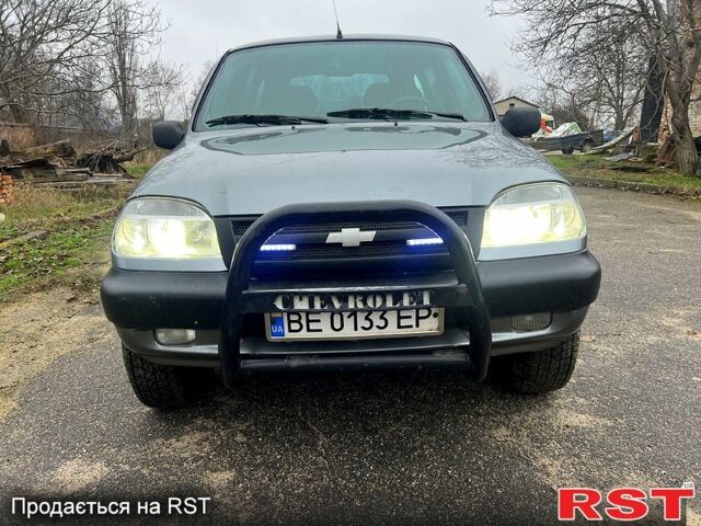 Серый Шевроле Нива, объемом двигателя 1.7 л и пробегом 195 тыс. км за 3300 $, фото 6 на Automoto.ua