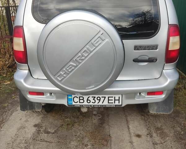 Серый Шевроле Нива, объемом двигателя 1.69 л и пробегом 226 тыс. км за 3700 $, фото 4 на Automoto.ua