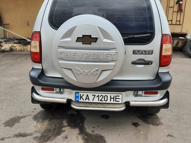 Сірий Шевроле Нива, об'ємом двигуна 1.7 л та пробігом 344 тис. км за 3100 $, фото 7 на Automoto.ua
