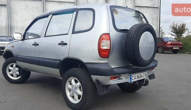 Сірий Шевроле Нива, об'ємом двигуна 1.69 л та пробігом 257 тис. км за 4300 $, фото 4 на Automoto.ua