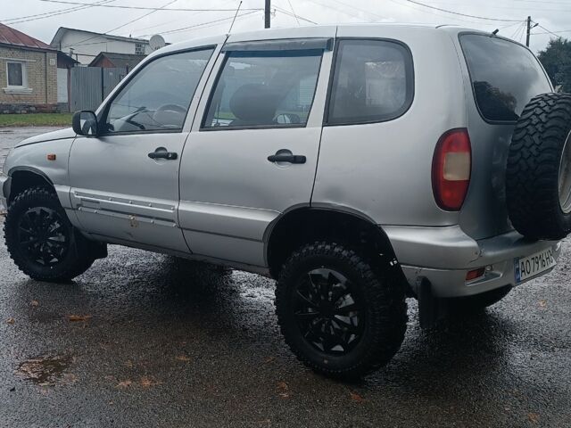 Шевроле Нива 2005 у Путивле на Automoto.ua Сірий Шевроле Нива, об'ємом двигуна 1.7 л та пробігом 74 тис. км за 3000 $, фото 4 на Automoto.ua