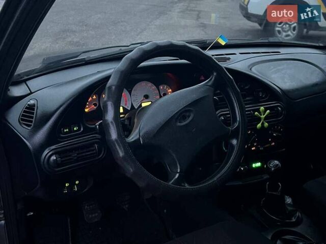 Сірий Шевроле Нива, об'ємом двигуна 1.7 л та пробігом 201 тис. км за 3999 $, фото 33 на Automoto.ua