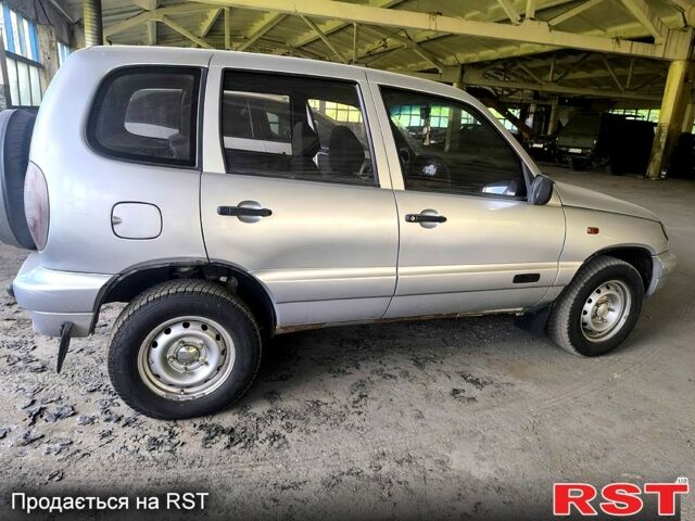 Сірий Шевроле Нива, об'ємом двигуна 1.7 л та пробігом 180 тис. км за 3700 $, фото 6 на Automoto.ua