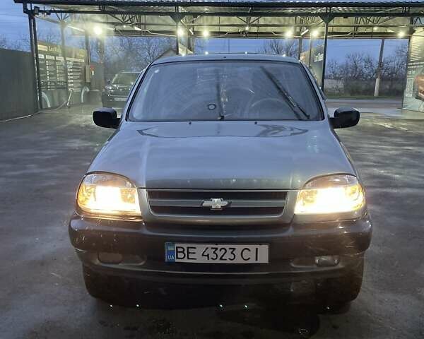 Сірий Шевроле Нива, об'ємом двигуна 1.7 л та пробігом 199 тис. км за 3000 $, фото 6 на Automoto.ua