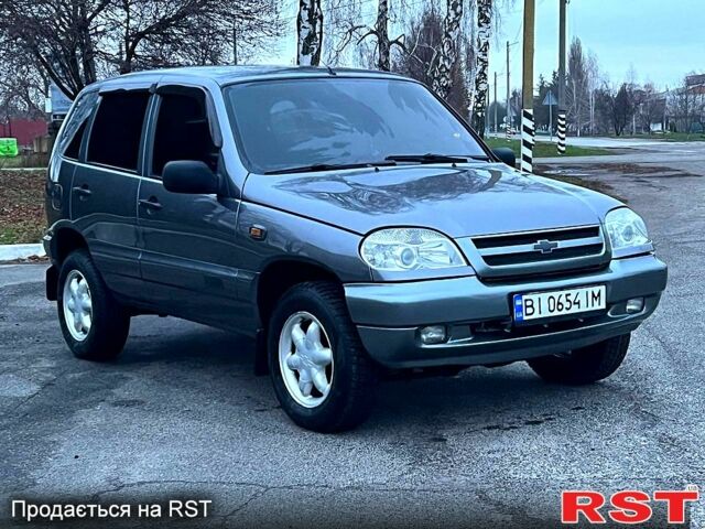 Серый Шевроле Нива, объемом двигателя 1.7 л и пробегом 201 тыс. км за 3999 $, фото 3 на Automoto.ua