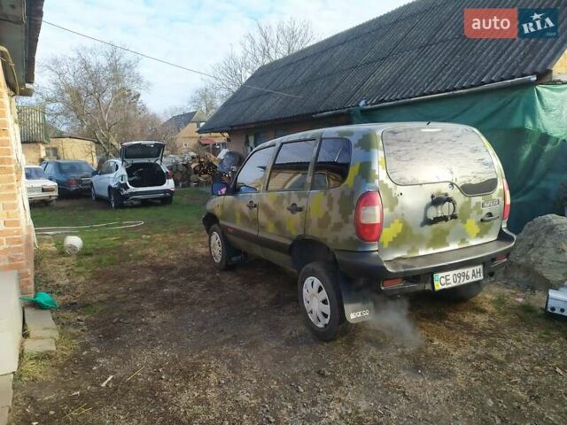Сірий Шевроле Нива, об'ємом двигуна 1.7 л та пробігом 200 тис. км за 2200 $, фото 2 на Automoto.ua