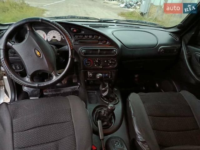 Сірий Шевроле Нива, об'ємом двигуна 1.69 л та пробігом 261 тис. км за 4000 $, фото 3 на Automoto.ua