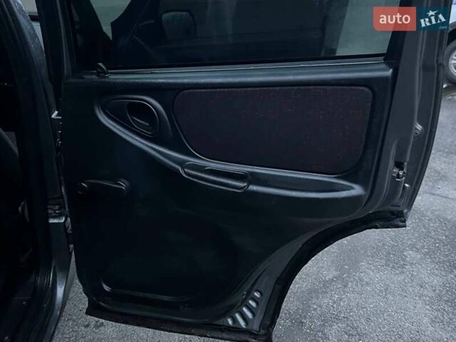 Сірий Шевроле Нива, об'ємом двигуна 1.7 л та пробігом 201 тис. км за 3999 $, фото 35 на Automoto.ua