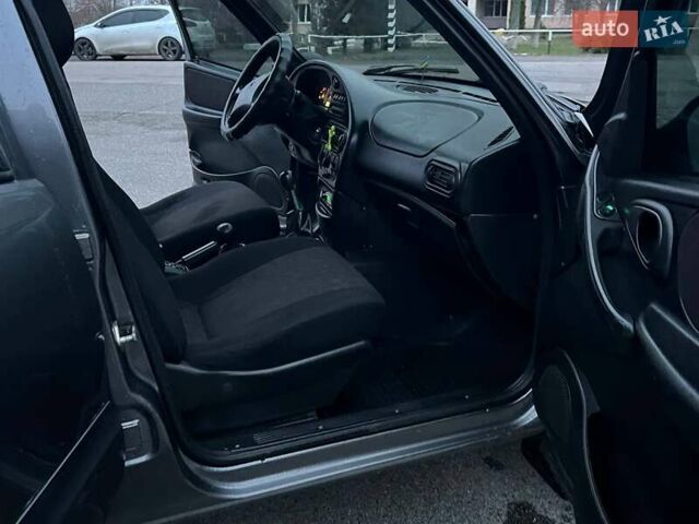 Сірий Шевроле Нива, об'ємом двигуна 1.7 л та пробігом 201 тис. км за 3999 $, фото 41 на Automoto.ua