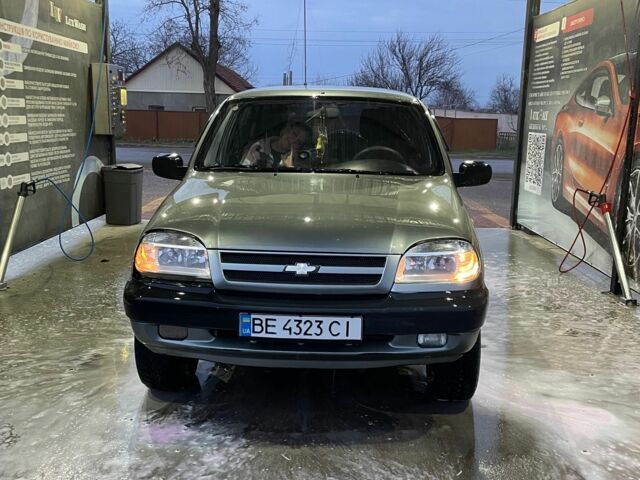Шевроле Нива 2006 у Миколаєві на Automoto.ua Сірий Шевроле Нива, об'ємом двигуна 1.7 л та пробігом 190 тис. км за 2866 $, фото 1 на Automoto.ua