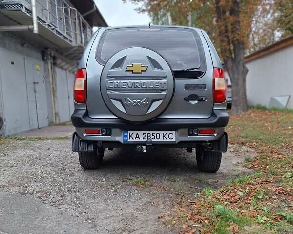 Серый Шевроле Нива, объемом двигателя 1.69 л и пробегом 93 тыс. км за 6500 $, фото 15 на Automoto.ua