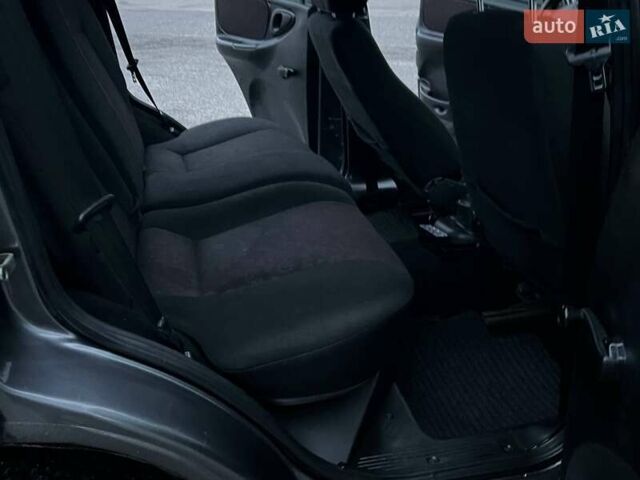 Сірий Шевроле Нива, об'ємом двигуна 1.7 л та пробігом 201 тис. км за 3999 $, фото 38 на Automoto.ua