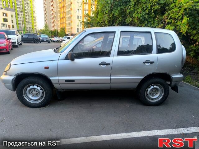 Сірий Шевроле Нива, об'ємом двигуна 1.7 л та пробігом 180 тис. км за 3700 $, фото 2 на Automoto.ua