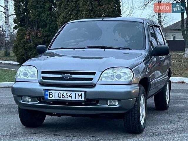 Сірий Шевроле Нива, об'ємом двигуна 1.7 л та пробігом 201 тис. км за 3999 $, фото 2 на Automoto.ua