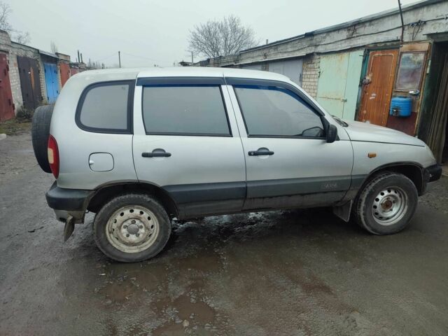 Серый Шевроле Нива, объемом двигателя 1.7 л и пробегом 1 тыс. км за 2000 $, фото 2 на Automoto.ua