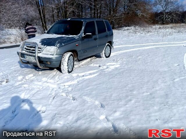 Серый Шевроле Нива, объемом двигателя 1.7 л и пробегом 220 тыс. км за 3950 $, фото 11 на Automoto.ua
