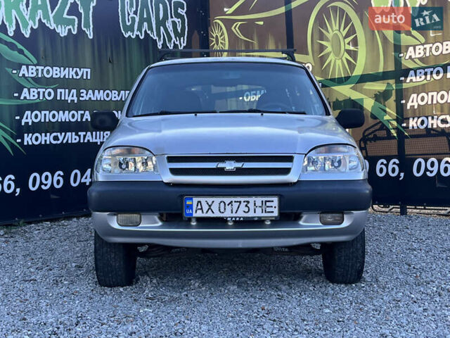 Серый Шевроле Нива, объемом двигателя 1.7 л и пробегом 232 тыс. км за 2700 $, фото 3 на Automoto.ua