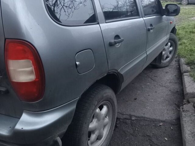 Сірий Шевроле Нива, об'ємом двигуна 1.7 л та пробігом 128 тис. км за 3800 $, фото 1 на Automoto.ua