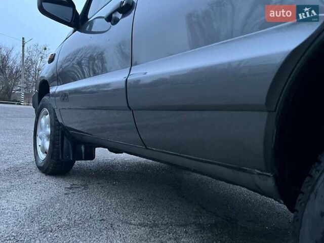 Сірий Шевроле Нива, об'ємом двигуна 1.7 л та пробігом 201 тис. км за 3999 $, фото 17 на Automoto.ua