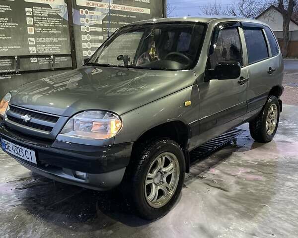 Сірий Шевроле Нива, об'ємом двигуна 1.7 л та пробігом 199 тис. км за 3000 $, фото 5 на Automoto.ua